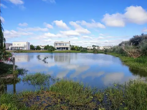 Lote Terreno en venta con salida a la  laguna en El Canton barrio Norte
