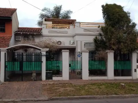 CASA A LA VENTA EN CALLE RAMIREZ AL 1300 ADROGUE