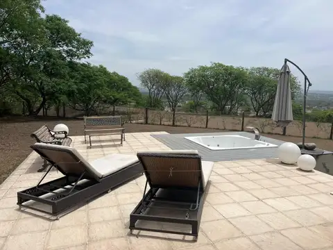 Casa 5 ambientes con 3 baños