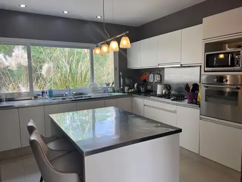 VENTA ESPECTACULAR CASA EN LA AGUADA