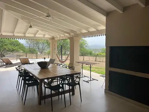 Casa 5 ambientes con 3 baños