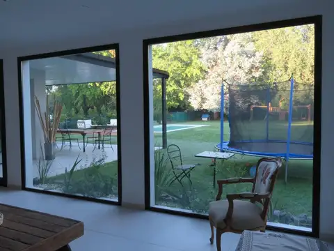 Casa 5 ambientes con 5 baños