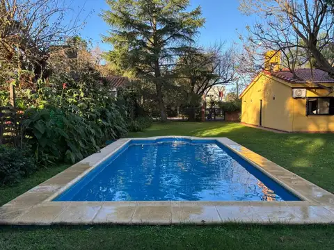 ALQUILER TEMP CASA EN FUNES 2 DORMITORIOS Y PILETA