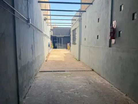 ALQUILER COMERCIAL - GALPÓN + OFICINAS MONTE CASTRO