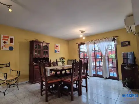 Depto Tipo Casa 4 ambientes con 2 baños