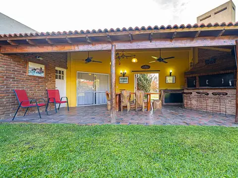 Casa 4 ambientes con 3 baños