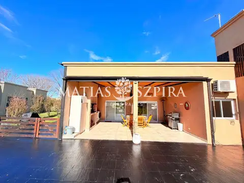 Casa en Venta con 2 cocheras