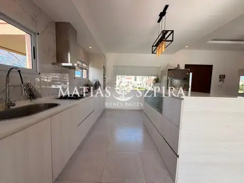 Casa 5 ambientes con 2 baños