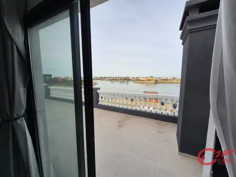 Casa en Venta con 3 cocheras