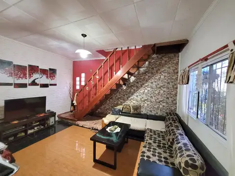 Casa 4 ambientes con 2 baños