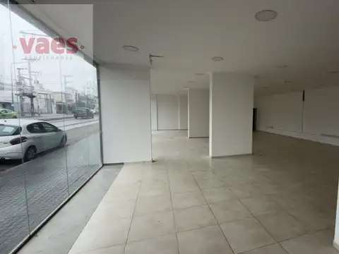 ALQUILER - Local comercial sobre Av. Colón al 2800