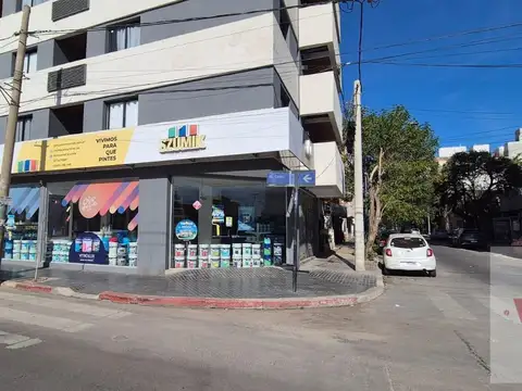 ALQUILER - Local comercial sobre Av. Colón al 2800