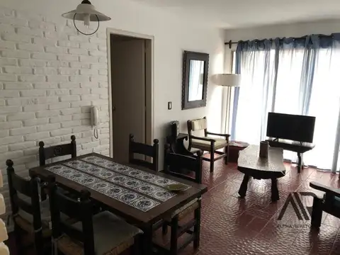 Apartamento en alquiler temporario c/ cochera en Rambla parada 13. 3 dorm. Gje.