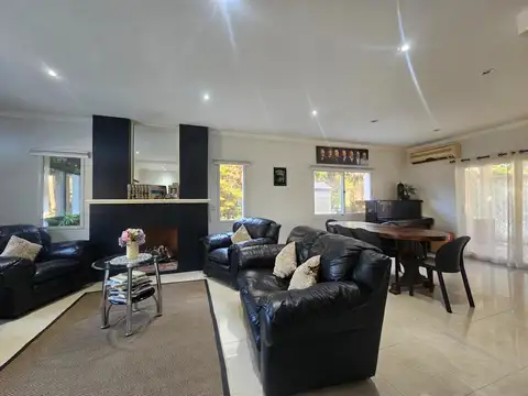 Casa en Venta con 5 cocheras