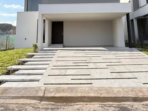 Casa de categoría de 3 dormitorios a estrenar en VENTA en Country The Point, San Pablo