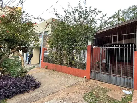 CF1390 - CASA CÉNTRICA A REFACCIONAR - 3 DORMITORIOS