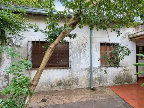 CF1390 - CASA CÉNTRICA A REFACCIONAR - 3 DORMITORIOS