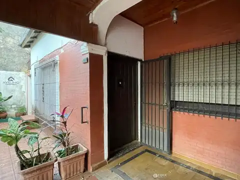 CF1390 - CASA CÉNTRICA A REFACCIONAR - 3 DORMITORIOS