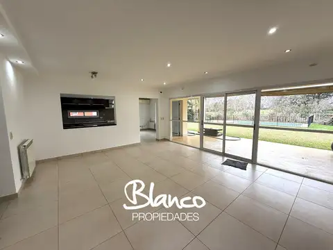 Casa en Alquiler con 2 cocheras