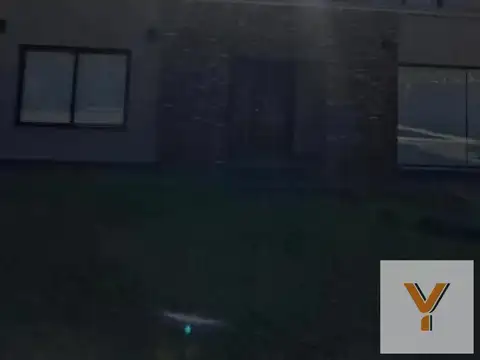 Casa en venta - 4 Dormitorios 4 Baños - Ezeiza