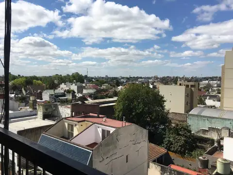 DEPARTAMENTO 2 1/2 AMBIENTES FRENTE C/BALCON