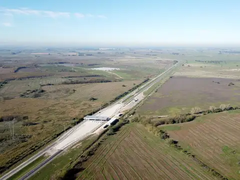 Campo sobre Ruta 6 en Cañuelas