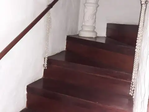 A 3 cuadras de Lisandro de la Torre y a 3 de ruta 8