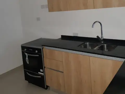 EXCELENTE DEPTO. 2 AMBIENTES CON BALCÓN EN CABALLITO