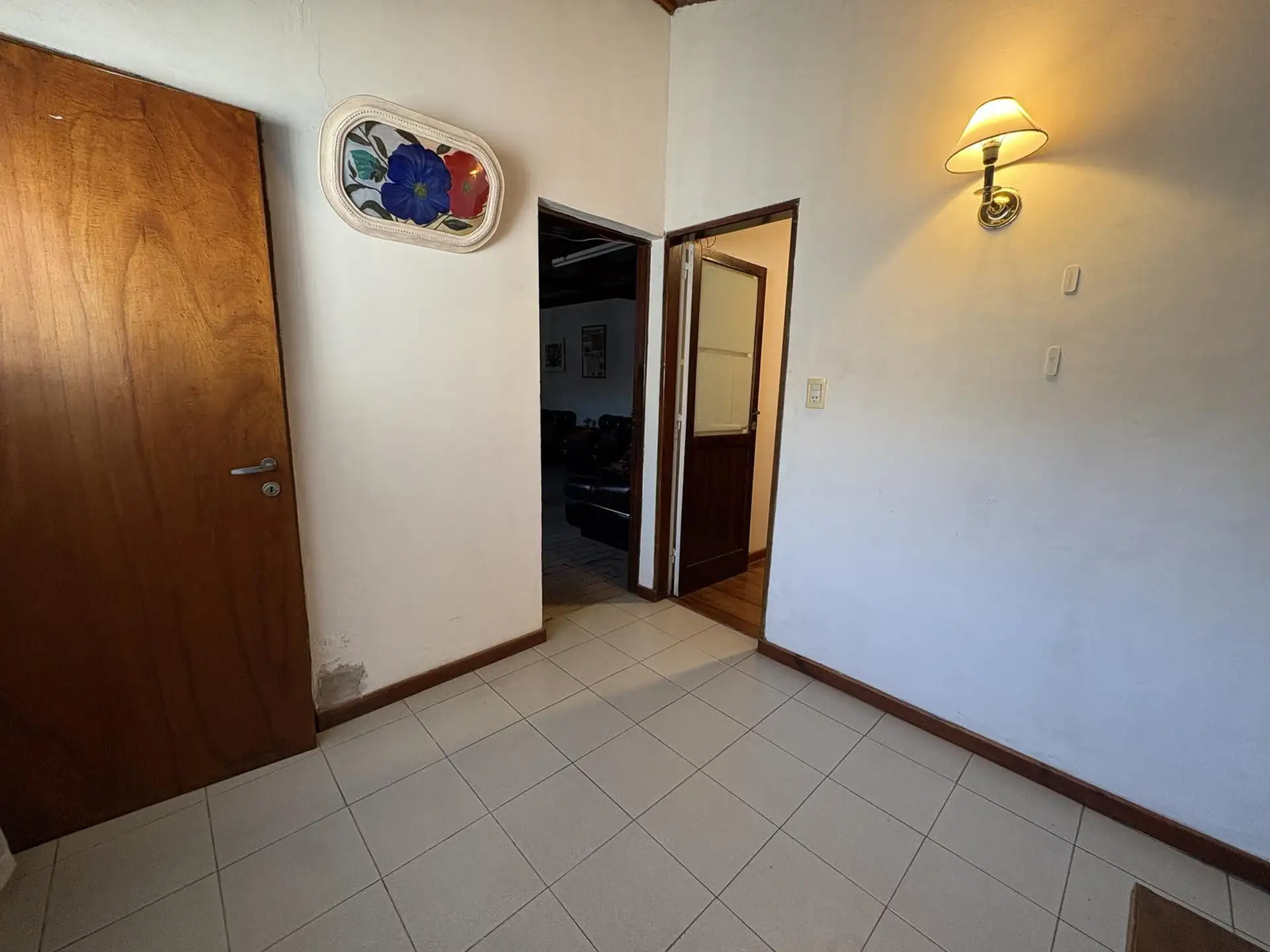 Casa con galpon sobre Av. Luro