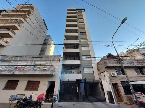 3 ambientes con doble balcon y cochera - Centro de V. Ballester.