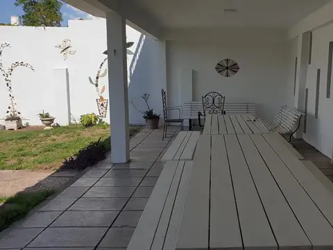 Chalet en venta  7 ambientes en  Castelar Norte