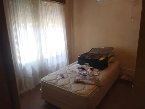 EXCELENTE P.H A UNA CUADRA DE LA MUNICIPALIDAD DE BERAZATEGUI U$S 75.000.-