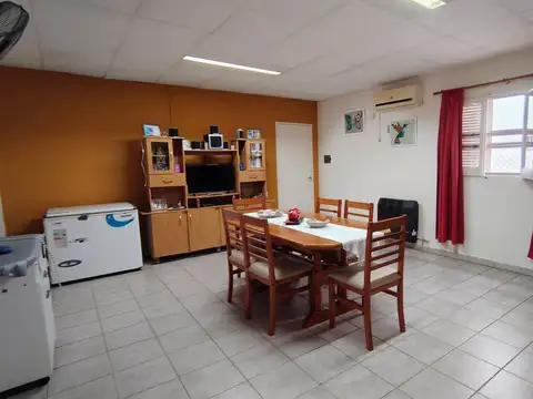 VENTA/CASA 3 DORMITORIOS/ PILETA Y MUCHO VERDE