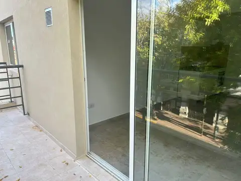 ALQUILER EXELENTE MONOAMB.  FLORESTA BALCON FRENTE