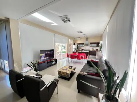Casa en Venta Barrio Cerrado Club La Candida- APTO BANCO