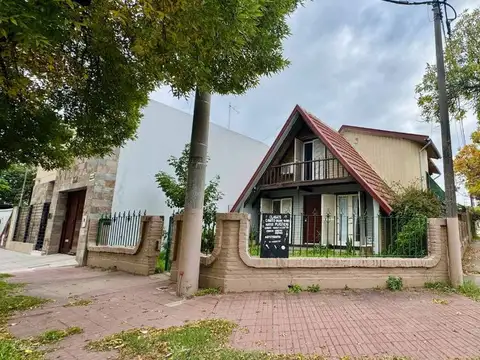 VENTA CASA 2 DORM/SERVICIOS/PATIO/COCHERA