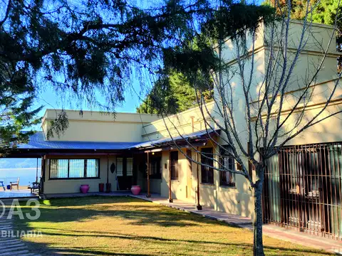 Casa 7 ambientes con 2 baños