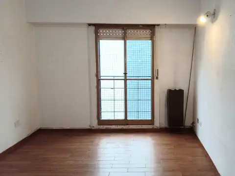 Departamento en Alquiler en Parque Centenario, $ 650.000