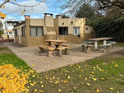 Casa en Venta con 4 cocheras