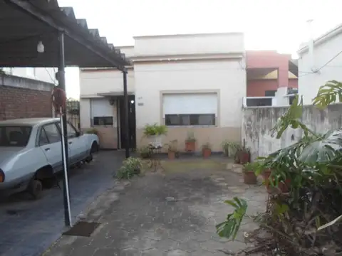 casa a reclclar o lote para construir.-