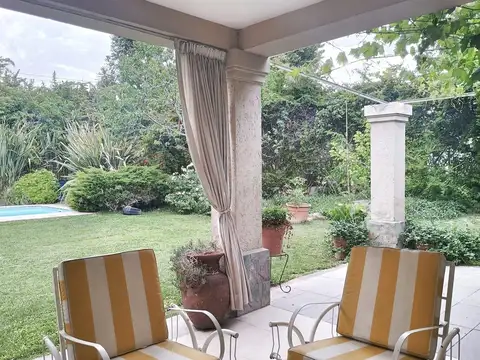 HAUSER VENDE CASA EN BARRIO EL RECODO