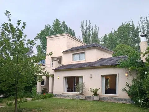 HAUSER VENDE CASA EN BARRIO EL RECODO