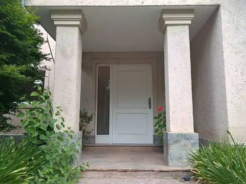 Casa en Venta en Chacras De Coria, USD 405.000