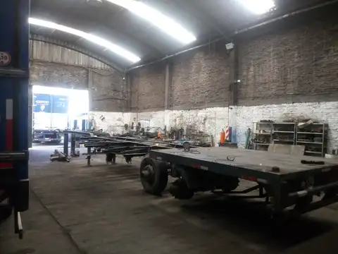 Galpon en Venta 49  mts Fondo