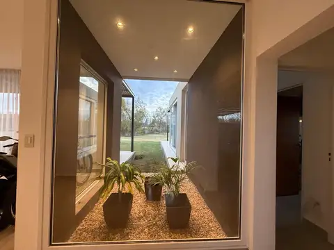 Casa 7 ambientes con 3 baños