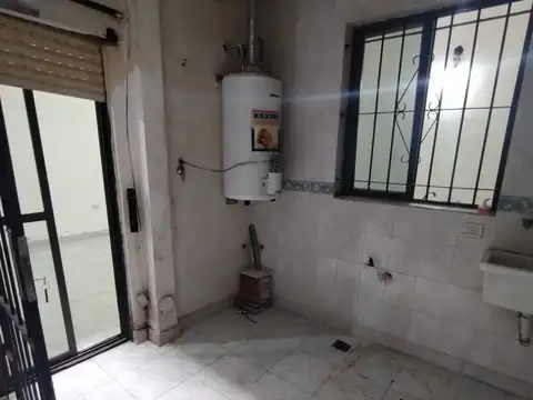 Alquiler de Dpto 3 AMBIENTES con patio en plena estación de Lanús Este!