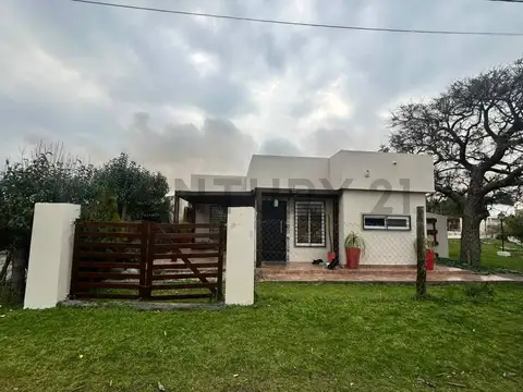 VENTA - Casa de Fin de Semana con Pileta, Quincho y Parque — Ibicuy, Entre Ríos