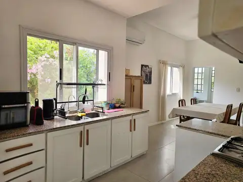 Casa 4 ambientes con 4 baños
