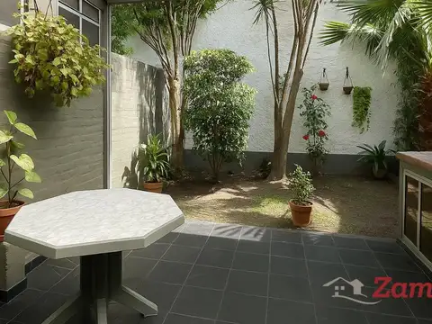 Casa 5 ambientes con 2 baños