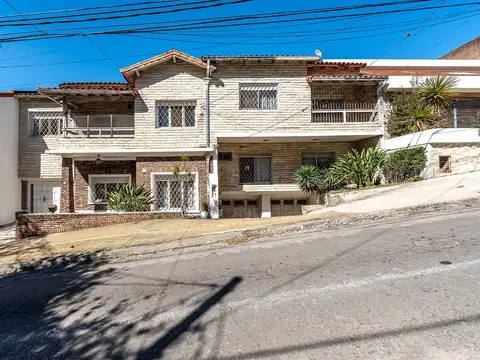 VENTA CASA 8 AMBIENTES GRAN LOTE VICENTE LOPEZ